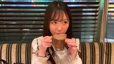 O ia o se uo e auai i le kalapu lava e tasi i le iunivesite. Ma o ia o le teine ​​sili ona lalelei i totonu o le kalapu. O se siosiomaga sexy Iapani lenei.